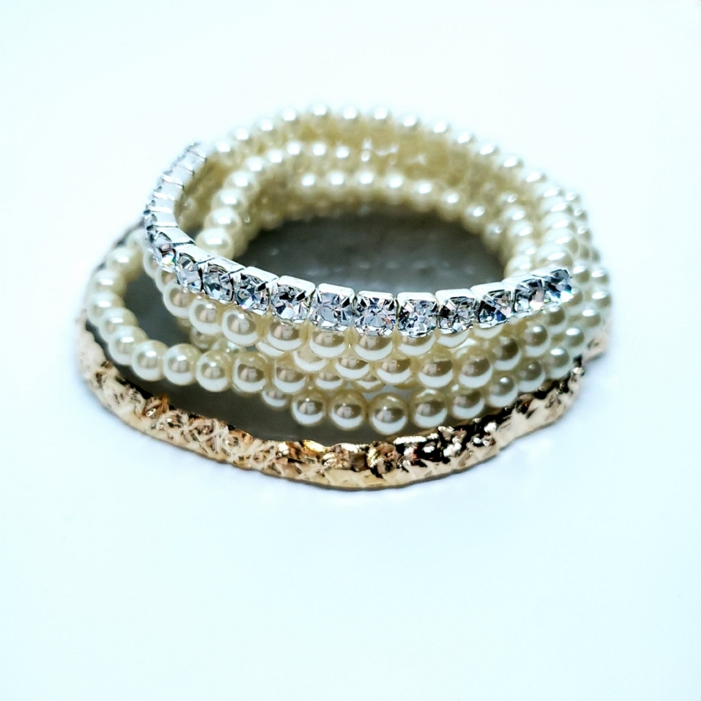 Avon Pretty Pearlesque & Rhinestone Stretch Bracelet Set